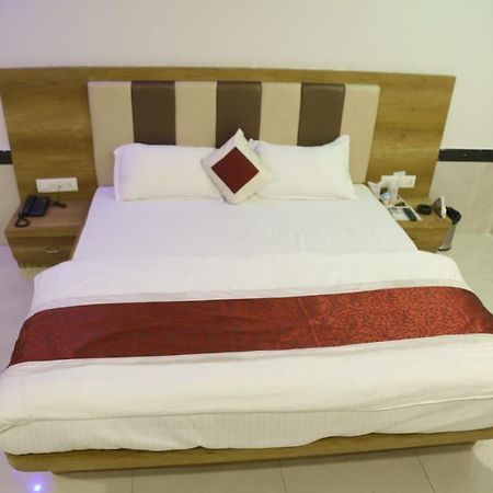 Amber Hotel Barmer Extérieur photo